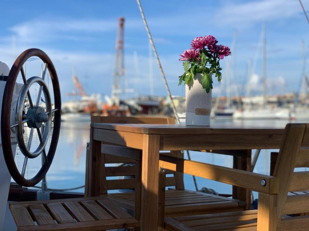 Sailing Nights Boat&Breakfast Hotel อาลเกโร ภายนอก รูปภาพ